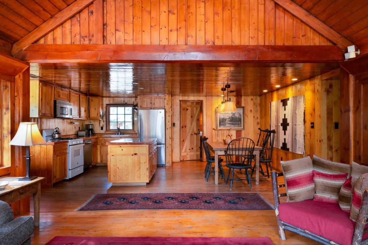 Corkins Lodge Chama ภายนอก รูปภาพ